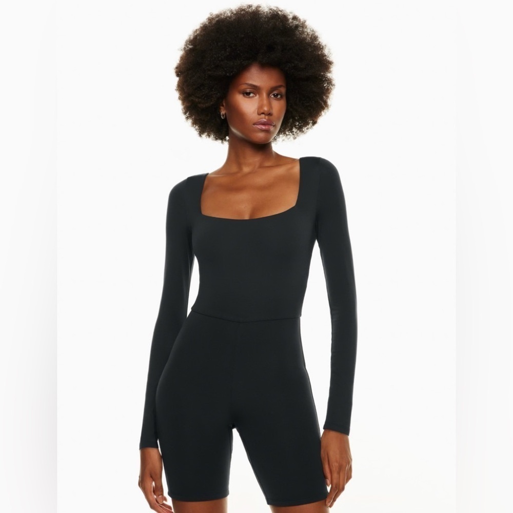 Aritzia Babaton Contour Squareneck Longsleeve Romper